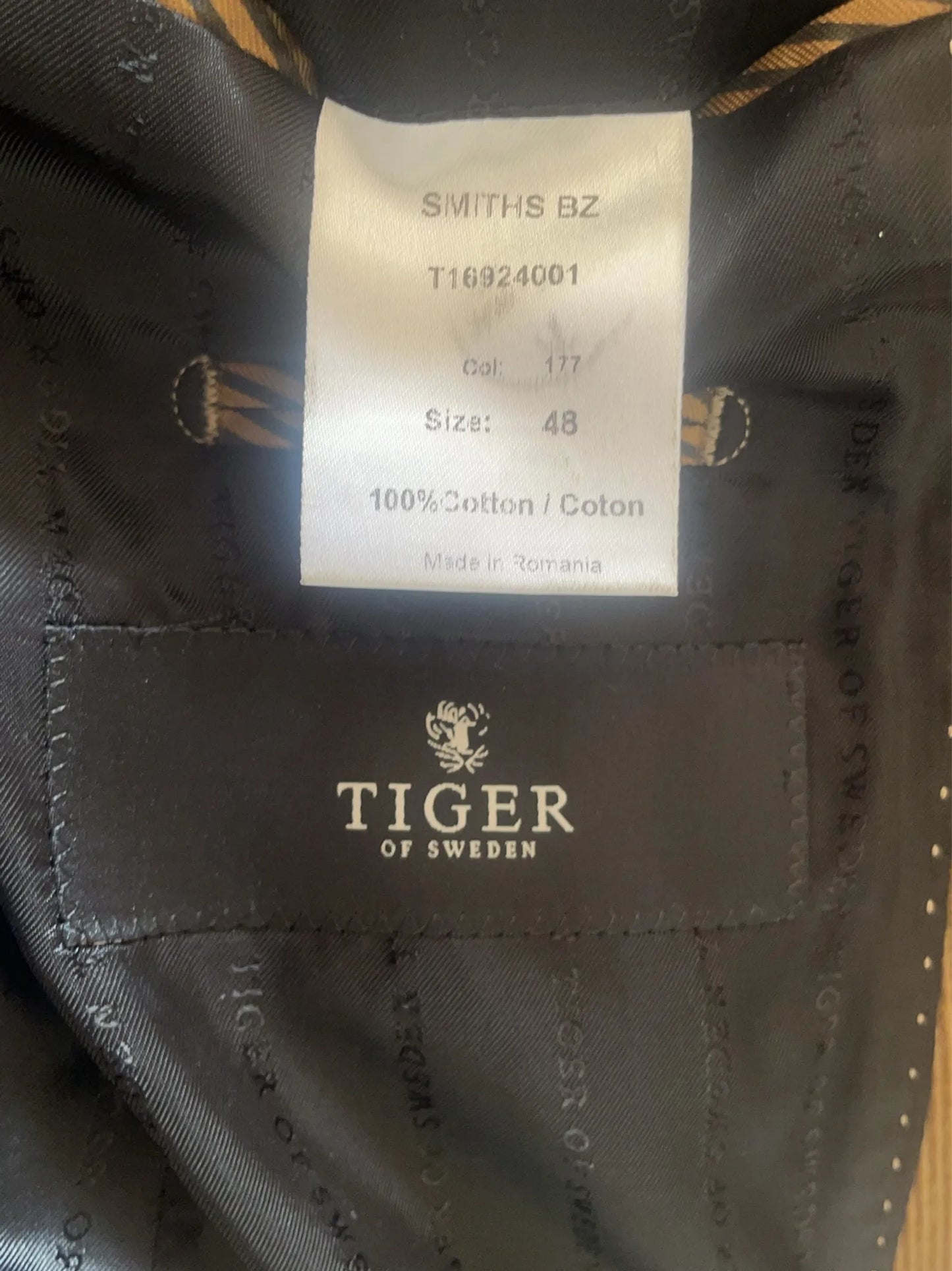 Tiger of Sweden-kostym
