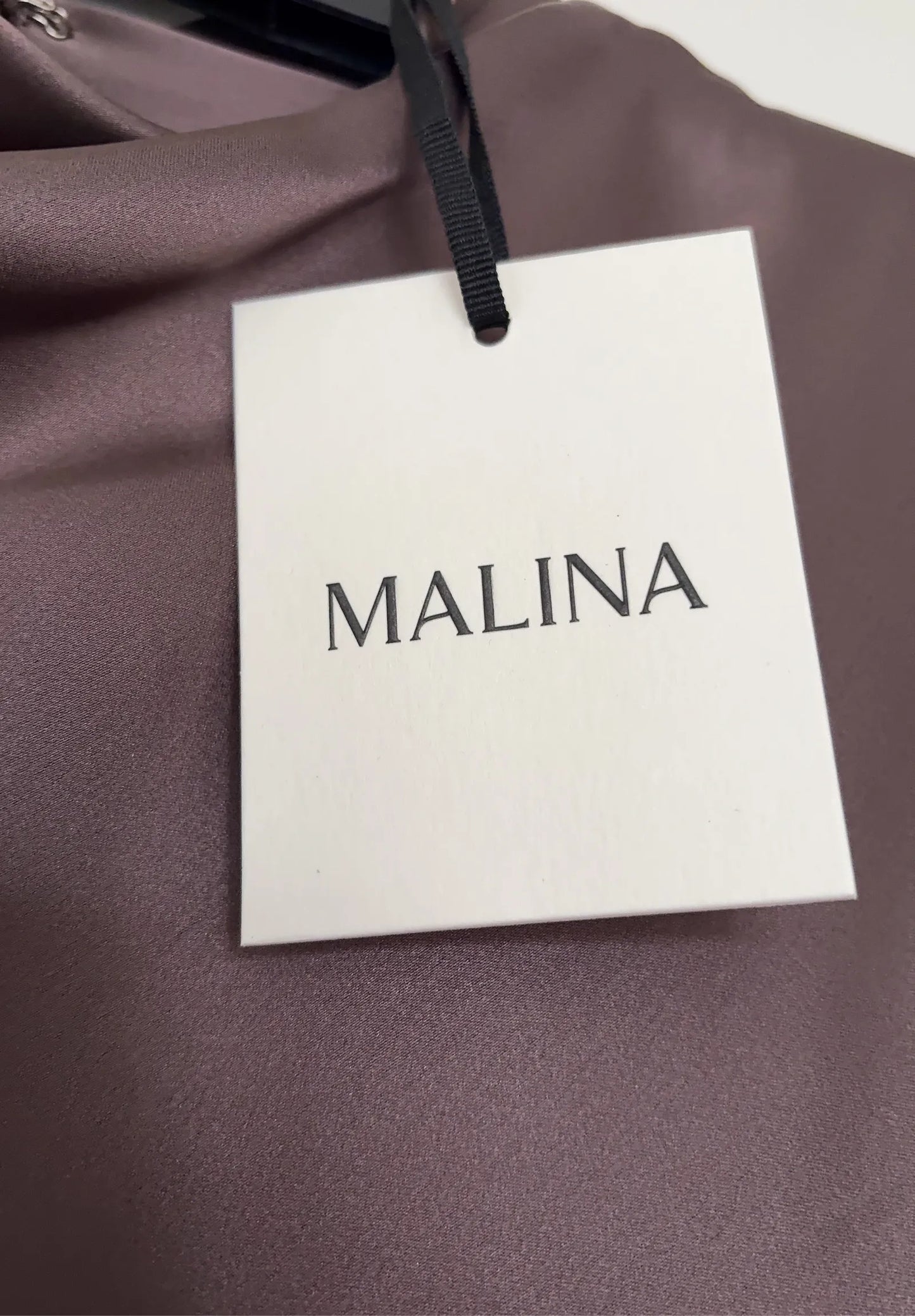 By Malina Alivia Short Sleeve Satin Midi-klänning NWT