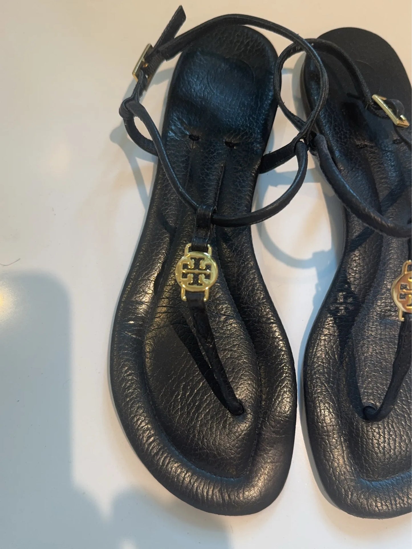Tory Burch-skinnsandaler