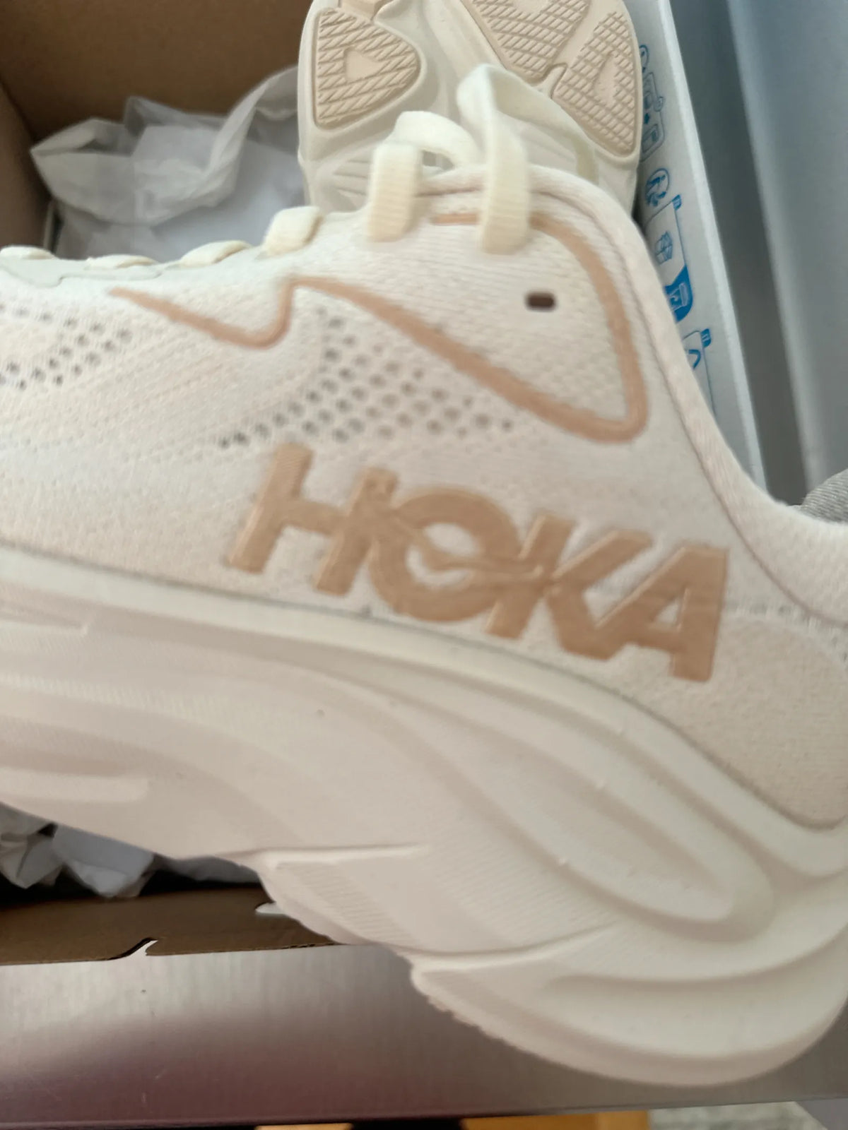 HOKA W Clifton Sneakers