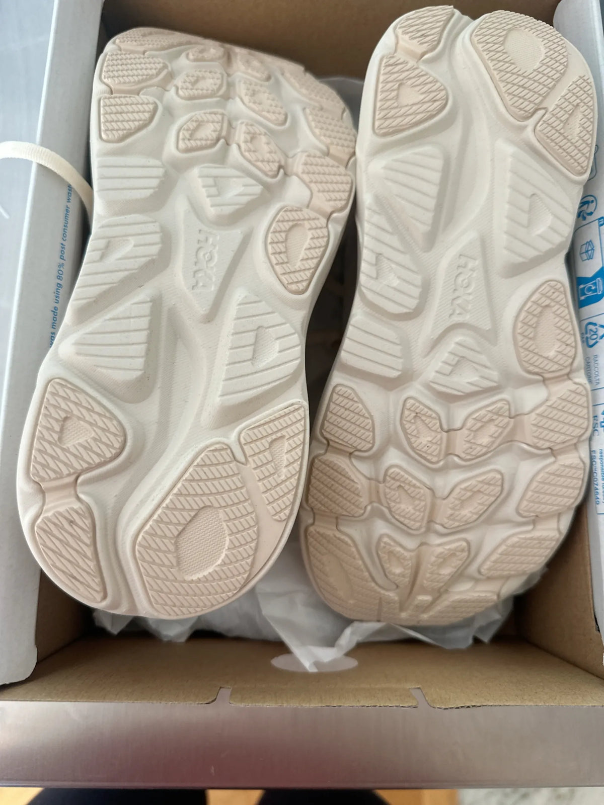 HOKA W Clifton Sneakers